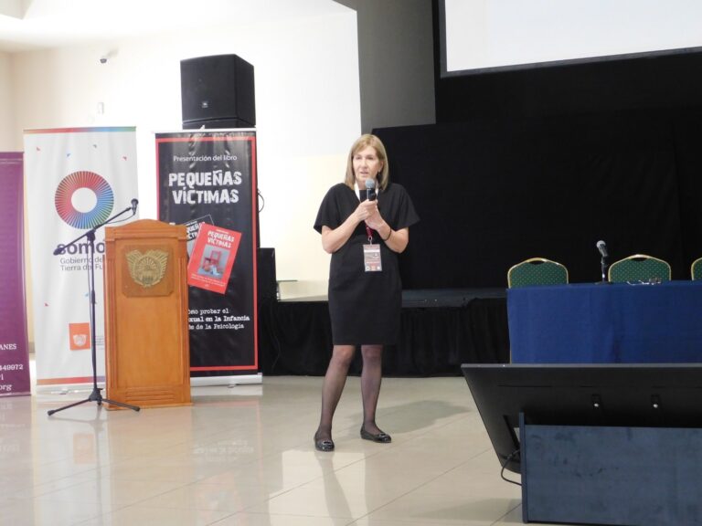 La Dra. Aparici disertó en el Congreso Provincial “Rompiendo el Silencio”