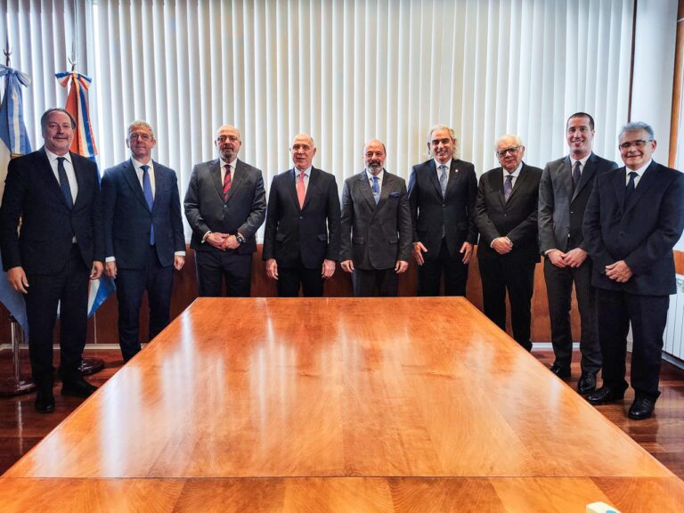 Jueces del Superior Tribunal de Justicia recibieron la visita protocolar del Dr. Lorenzetti
