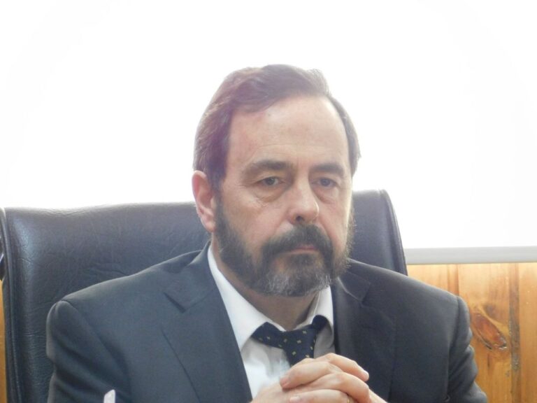 Dr. Eduardo López