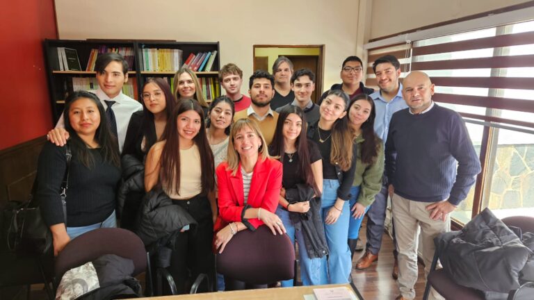Estudiantes de la UCES sede Ushuaia visitaron dependencias judiciales