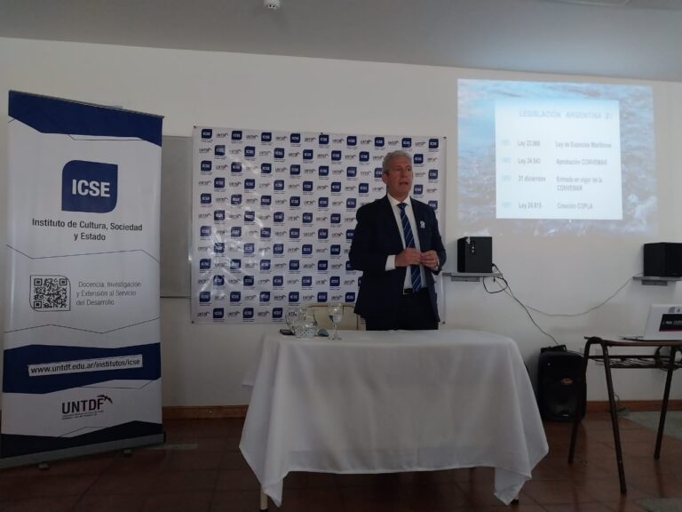 El Dr. Löffler brindó una charla sobre el proyecto de convertir a Tierra del Fuego en una provincia archipielágica