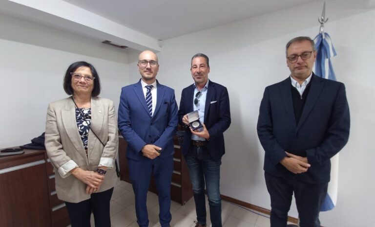 El Dr. Armin Engländer brindó una conferencia en Ushuaia