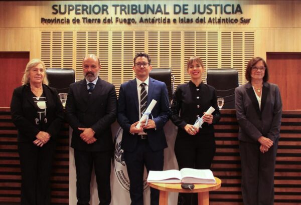 El Dr. Pepe y la Dra. Petrina juraron como jueces del Distrito Judicial Sur