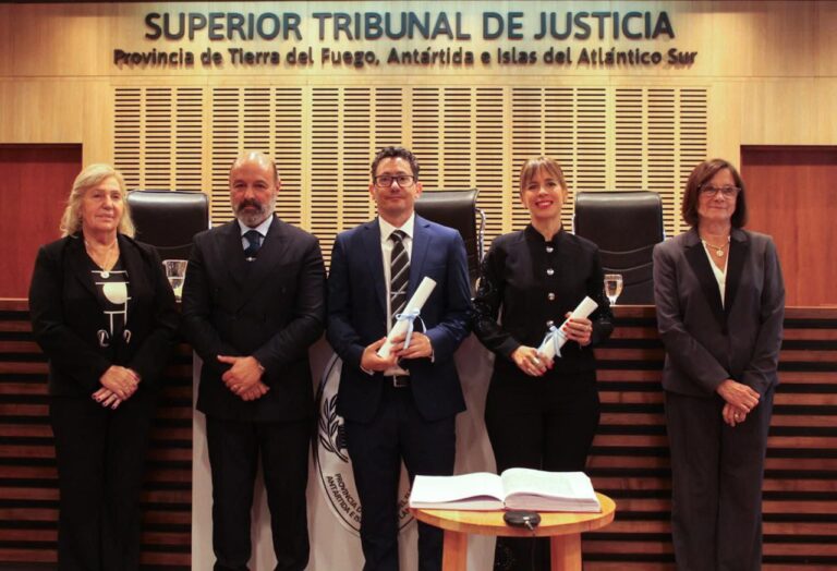 El Dr. Pepe y la Dra. Petrina juraron como jueces del Distrito Judicial Sur