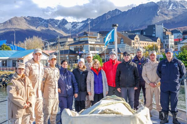 Realizan monitoreo para medir la contaminación con efluentes cloacales del Canal Beagle y la bahía de Ushuaia