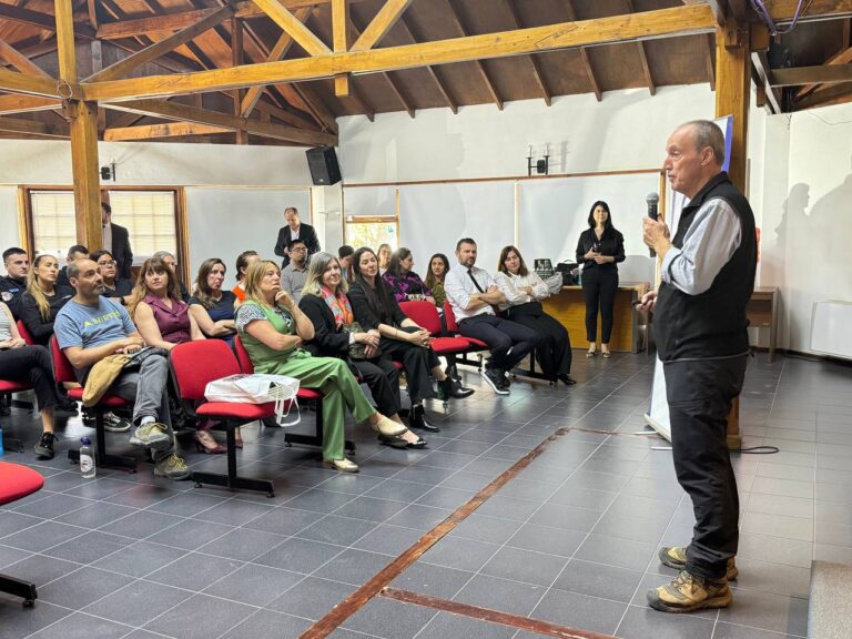 El experto español Fernando Serrulla brindó capacitaciones en antropología forense en Ushuaia y Río Grande