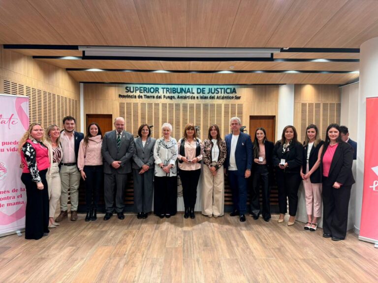 Comenzó en Ushuaia el conversatorio “Octubre Rosa”