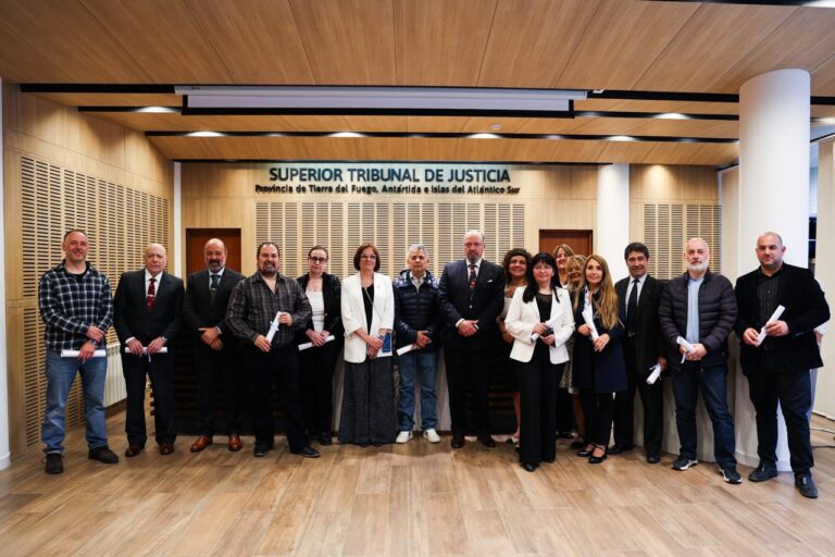 El Poder Judicial distinguió a personal judicial con 25 y 30 años de servicio en el DJS