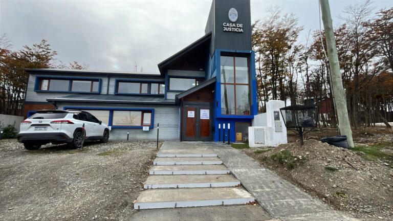 Avanza una obra para mejorar la accesibilidad en la Casa de Justicia de Tolhuin