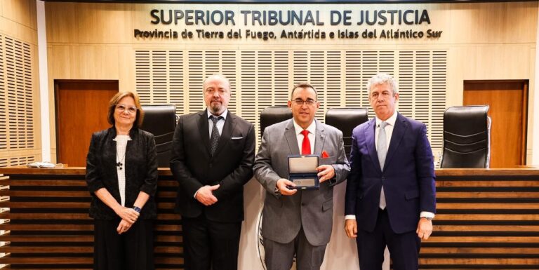 Reconocido conferencista cubano brindó una charla sobre los nuevos desafíos del Derecho Familiar
