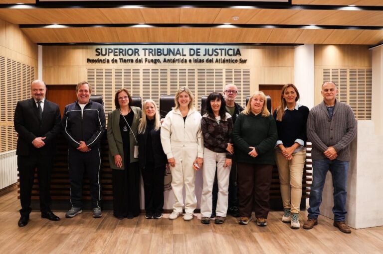 Camaristas Nacionales visitaron el STJ en el marco de la Vigilia de Malvinas