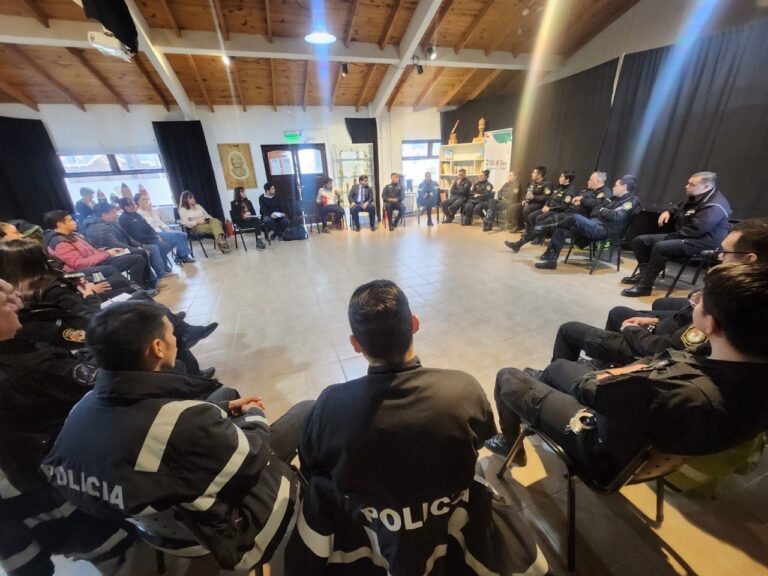 Capacitación en Tolhuin para mejorar la respuesta ante casos de violencia doméstica