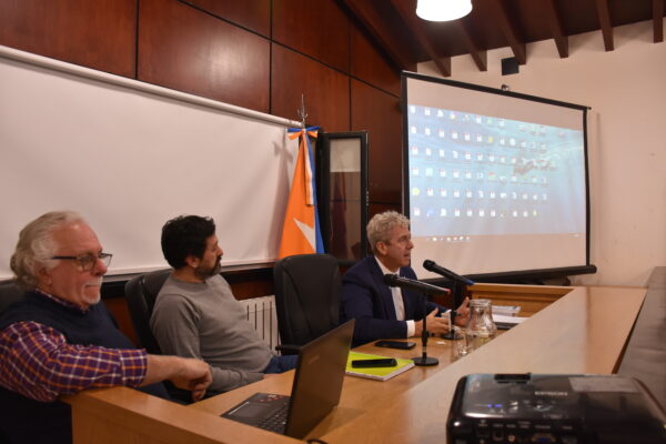 Löffler brindó una charla sobre la provincialización y el concepto de provincia archipelágica