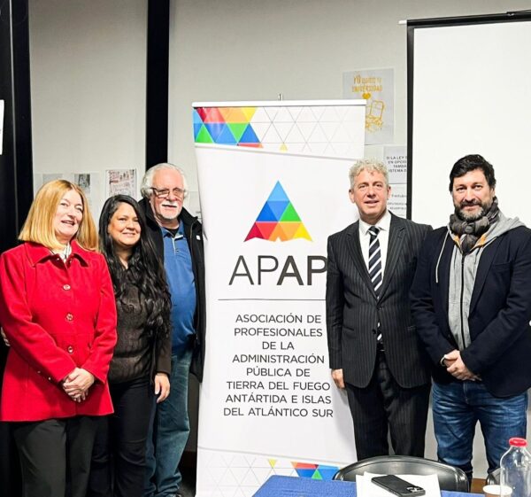 El Juez Löffler disertó en la charla “Miradas sobre la provincialización”