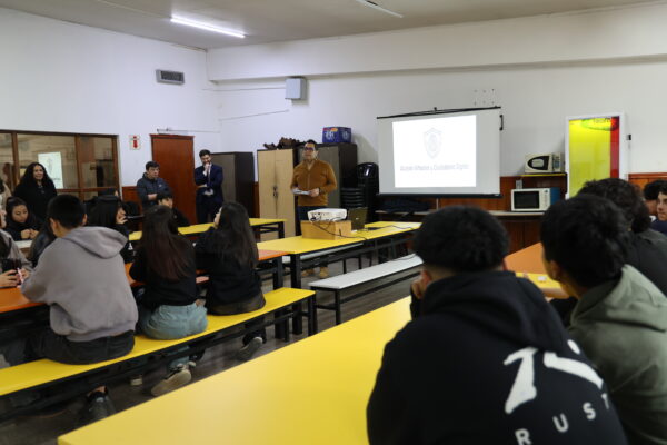 “Acercándonos a la Comunidad” brindó herramientas para la prevención de riesgos digitales a estudiantes de la EPET