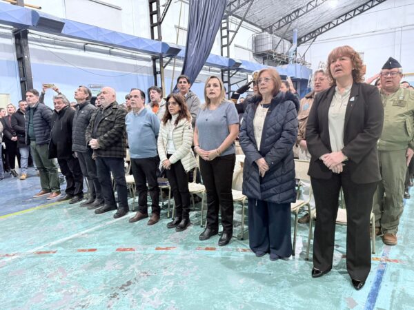 La jueza María del Carmen Battaini participó de la promesa de lealtad a la Constitución fueguina