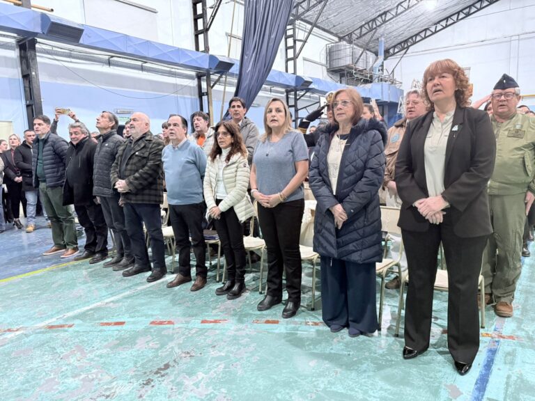La jueza María del Carmen Battaini participó de la promesa de lealtad a la Constitución fueguina